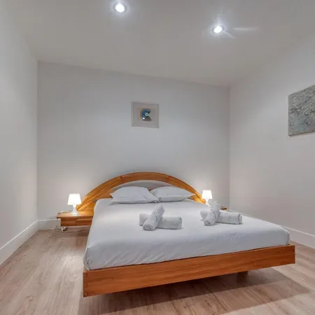 Le Brocherie - Place Aux Herbes - Quai De * Grenoble