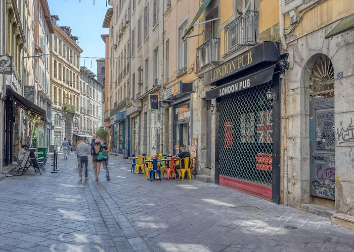 Le Brocherie - Place Aux Herbes - Quai De Grenoble